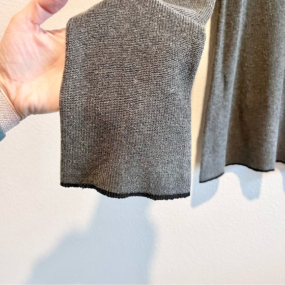 Vince Camuto Gray Knit Sweater Lightweight Bell Sleeves Soft Size Petite Medium - Picture 4 of 8